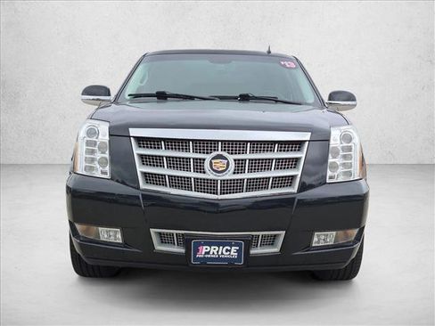 Used 2013 Cadillac Escalade Platinum AWD/4WD image 2