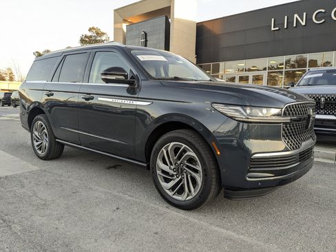 Certified 2025 Lincoln Navigator Reserve image 3