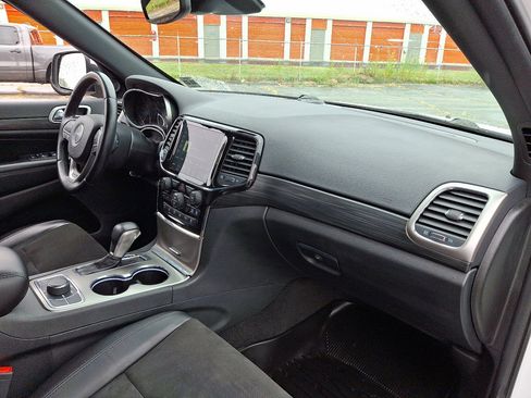 Used 2022 Jeep Grand Cherokee Laredo X image 11