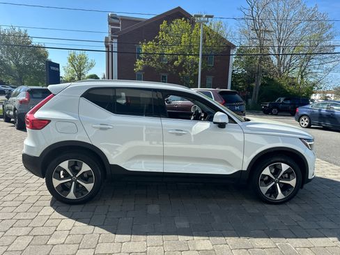 Used 2025 Volvo XC40 B5 Plus AWD/4WD image 39