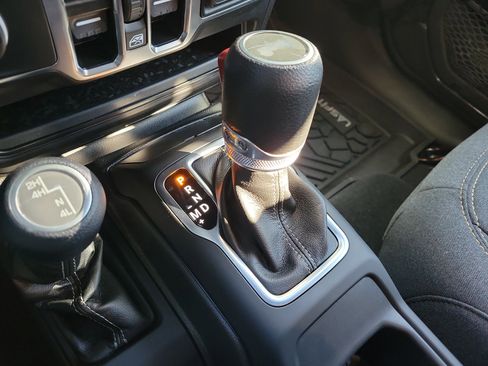 Used 2024 Jeep Wrangler Sport S image 37