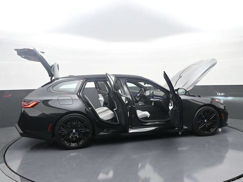 New 2027 BMW M5 Touring AWD/4WD image 45