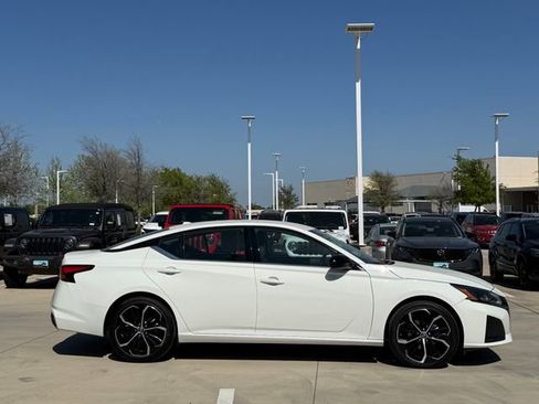 Used 2024 Nissan Altima 2.5 SR image 4