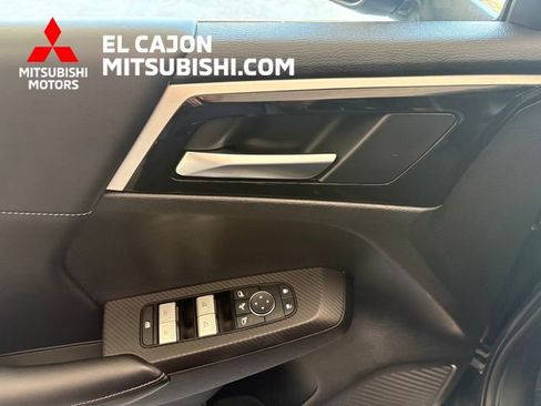Used 2025 Mitsubishi Outlander SE AWD/4WD image 12