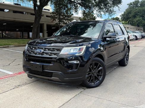 Used 2019 Ford Explorer XLT w/ Equipment Group 202A FWD image 2