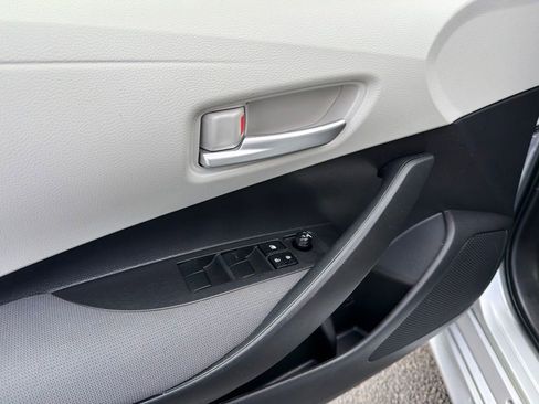 Used 2021 Toyota Corolla LE FWD image 18