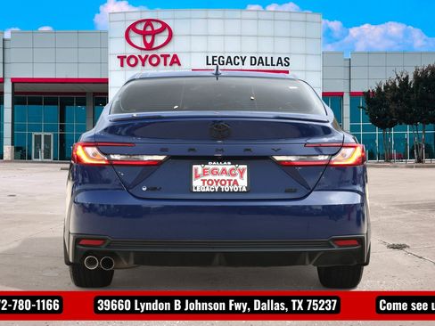 Used 2025 Toyota Camry SE image 10