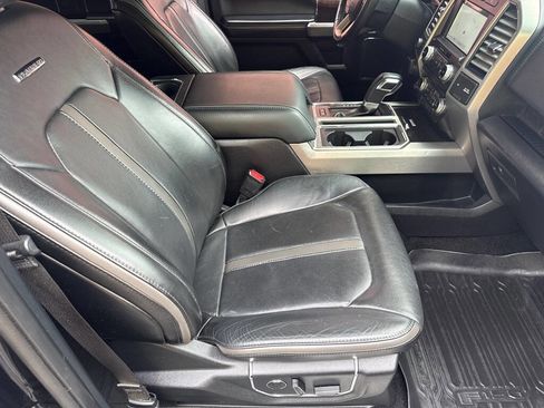 Used 2017 Ford F150 Platinum w/ Equipment Group 701A Luxury image 15