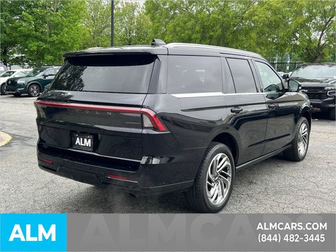 Used 2025 Lincoln Navigator Reserve AWD/4WD image 5