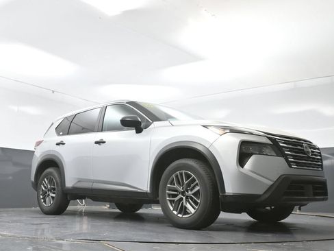 Used 2024 Nissan Rogue S FWD image 25