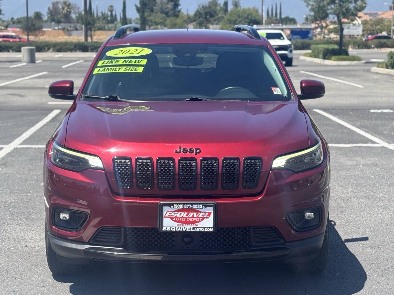 Used 2021 Jeep Cherokee Latitude Plus AWD/4WD image 3