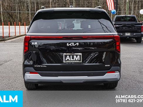 Used 2025 Kia Carnival EX image 11