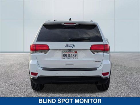 Used 2019 Jeep Grand Cherokee Laredo image 4