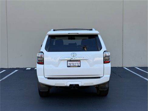 Used 2014 Toyota 4Runner SR5 AWD/4WD image 5