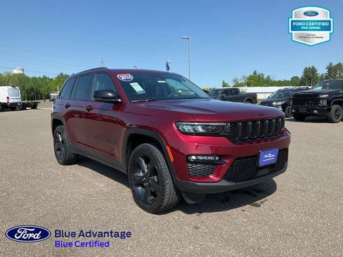 Used 2024 Jeep Grand Cherokee Limited w/ Black Appearance Package AWD/4WD image 5