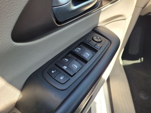 Used 2023 Chrysler Voyager LX FWD image 27