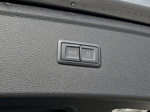 Used 2018 Audi Q5 2.0T Premium image 32