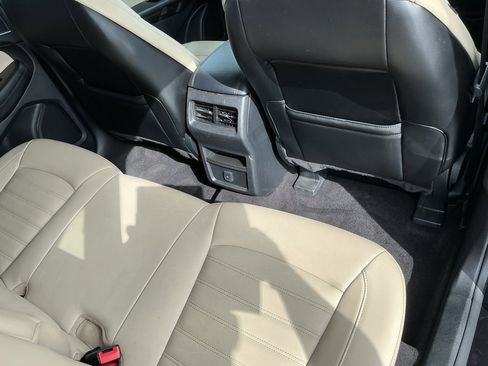 Used 2020 Ford Edge SEL image 33