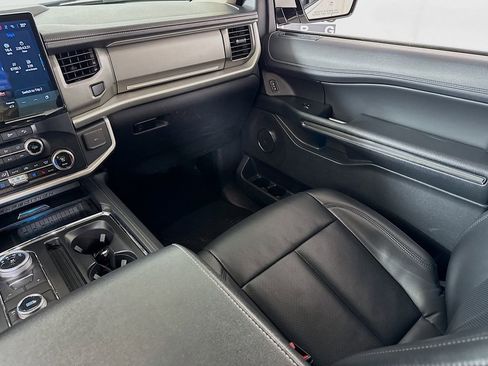 Used 2024 Ford Expedition XLT image 23