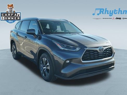 Used 2021 Toyota Highlander XLE image 1