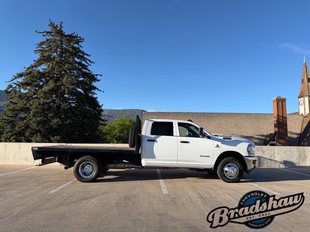 Used 2022 RAM 3500 Tradesman w/ Chrome Appearance Group AWD/4WD image 3