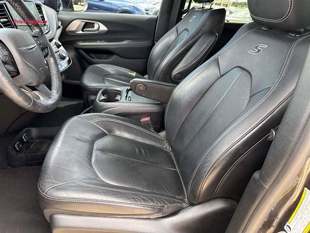 Used 2021 Chrysler Pacifica Touring-L w/ S Appearance Package FWD image 16