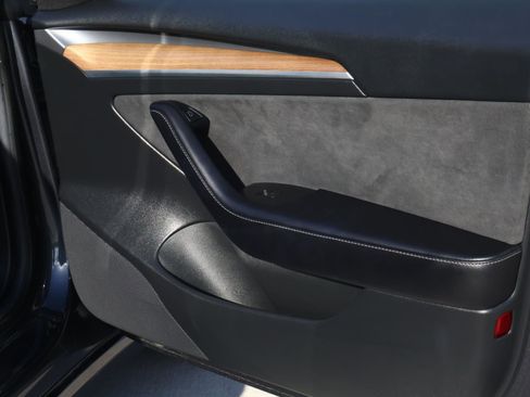 Used 2022 Tesla Model 3 Long Range image 16