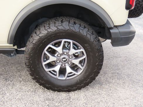 Certified 2025 Ford Bronco Badlands image 17