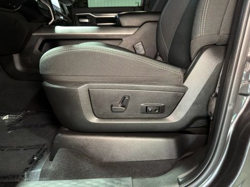 Used 2024 RAM 2500 Big Horn w/ Night Edition AWD/4WD image 15