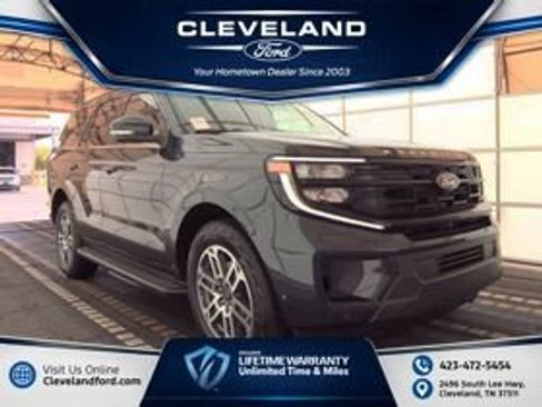 Used 2025 Ford Expedition Active AWD/4WD image 1