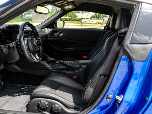 Used 2023 Nissan Z w/ Floor Mat Package (L93) RWD image 4