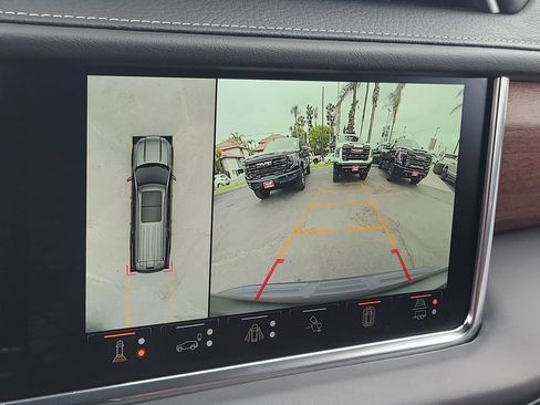 Used 2023 GMC Yukon XL Denali Ultimate AWD/4WD image 15