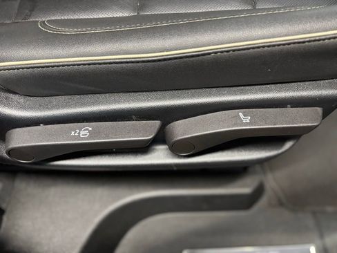 Used 2023 GMC Yukon SLT image 44