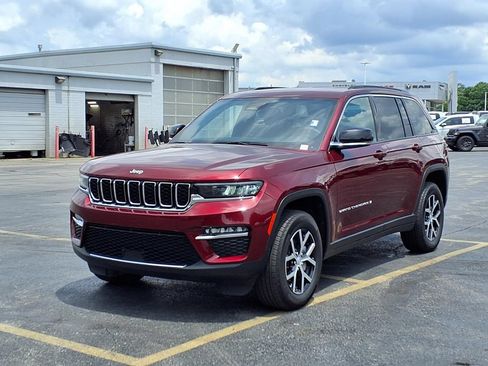 Used 2024 Jeep Grand Cherokee Limited AWD/4WD image 2
