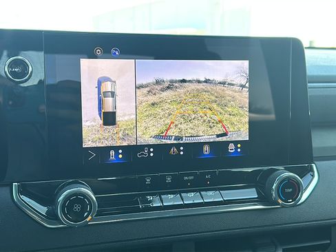 Used 2024 Chevrolet Colorado Trail Boss w/ Technology Package image 32