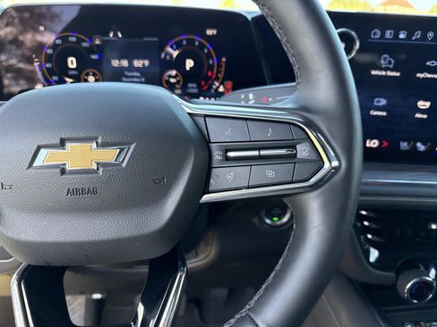 Used 2025 Chevrolet Suburban Premier image 31