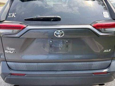 Used 2019 Toyota RAV4 XLE w/ Convenience Package FWD image 5