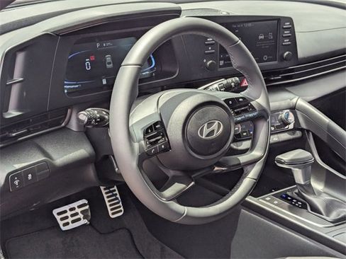 Used 2025 Hyundai Elantra Sport image 14