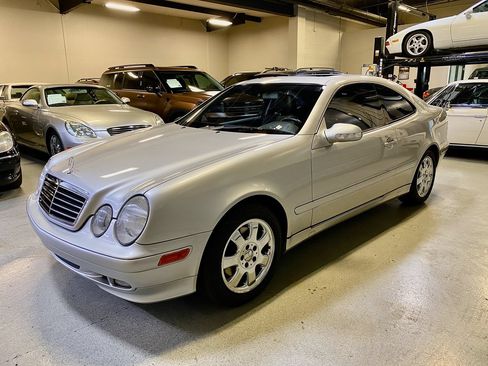 Used 2000 Mercedes-Benz CLK 320 Coupe image 2
