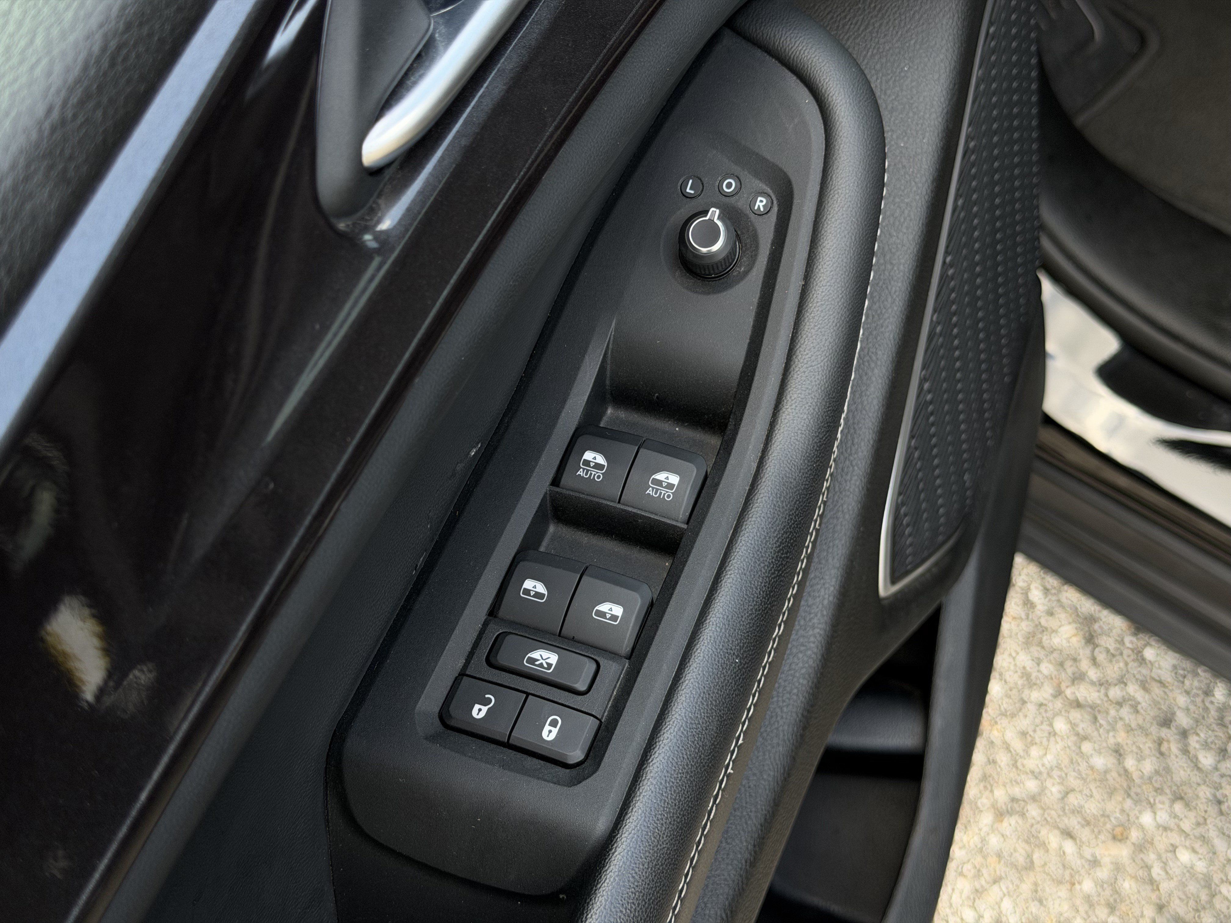 Used 2022 Jeep Grand Cherokee L Laredo w/ Luxury Tech Group I RWD image 15