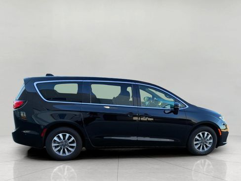 Used 2025 Chrysler Pacifica Select FWD image 7