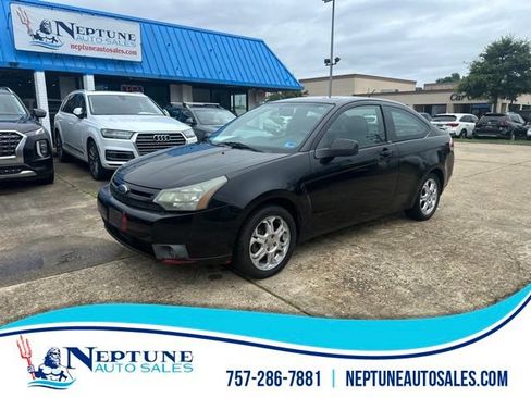 Used 2009 Ford Focus SE FWD image 1
