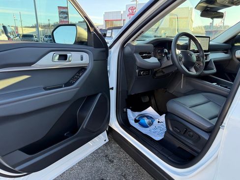 New 2026 Ford Explorer Active w/ Active Comfort Package image 11