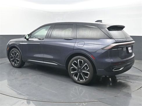 Used 2024 Lincoln Nautilus Reserve w/ Equipment Group 202A image 3