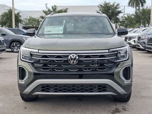 New 2026 Volkswagen Atlas Peak Edition AWD/4WD image 2