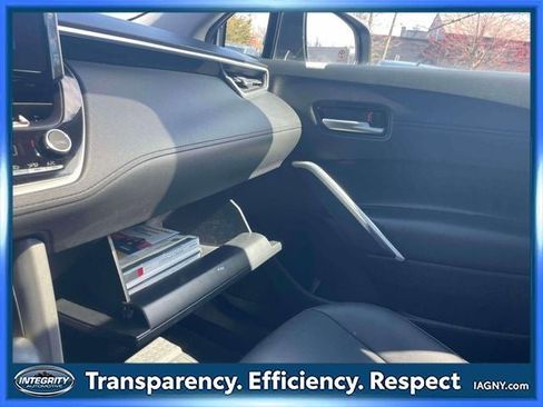 Used 2023 Toyota Corolla Cross XLE w/ Convenience Package image 34