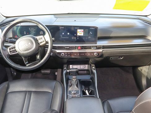 Used 2024 Kia Sorento S image 10