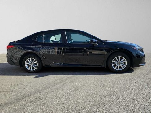 Used 2025 Toyota Camry LE AWD/4WD image 2