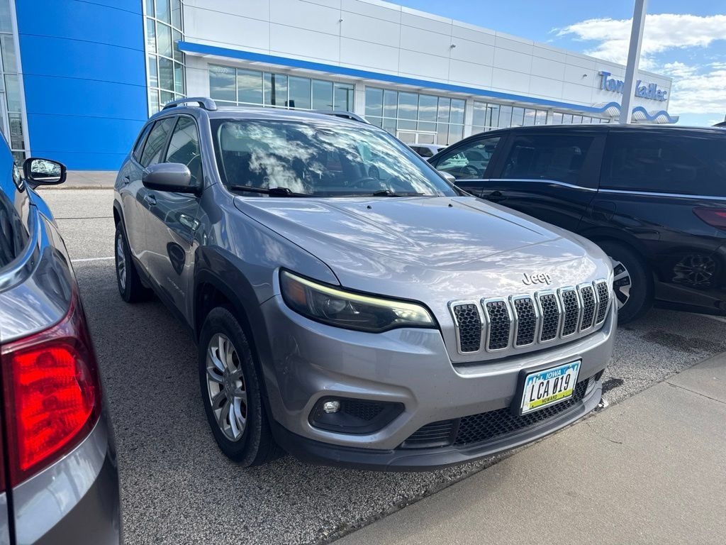 Used 2019 Jeep Cherokee Latitude w/ Popular Appearance Group AWD/4WD image 2