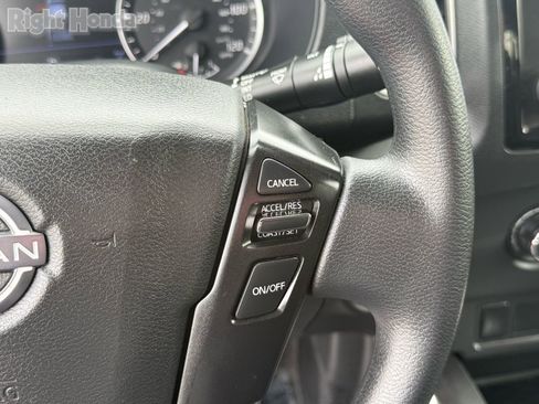 Used 2024 Nissan Frontier SV image 18